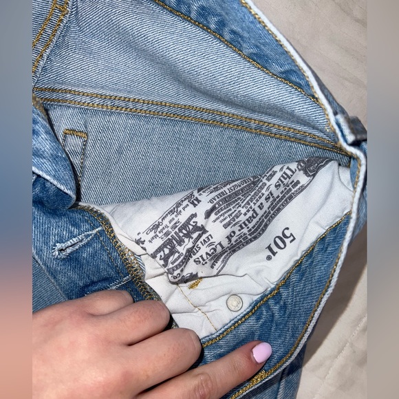 Levi Shorts - Picture 3 of 12